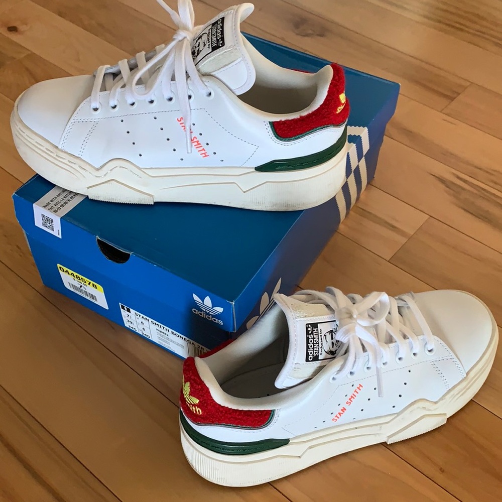 Stan Smith Bonega 2b - US Size 7.5 - Fits large, similar to a Women's 8-8.5 EUC